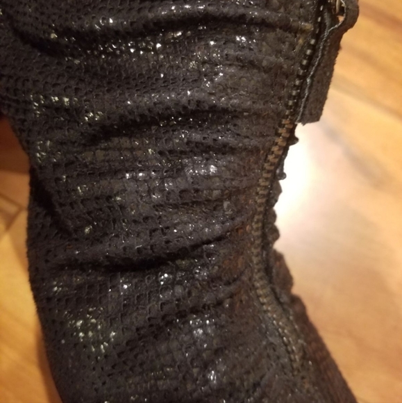 Aerosoles snakeskin shimmer zip booties. - Picture 7 of 8